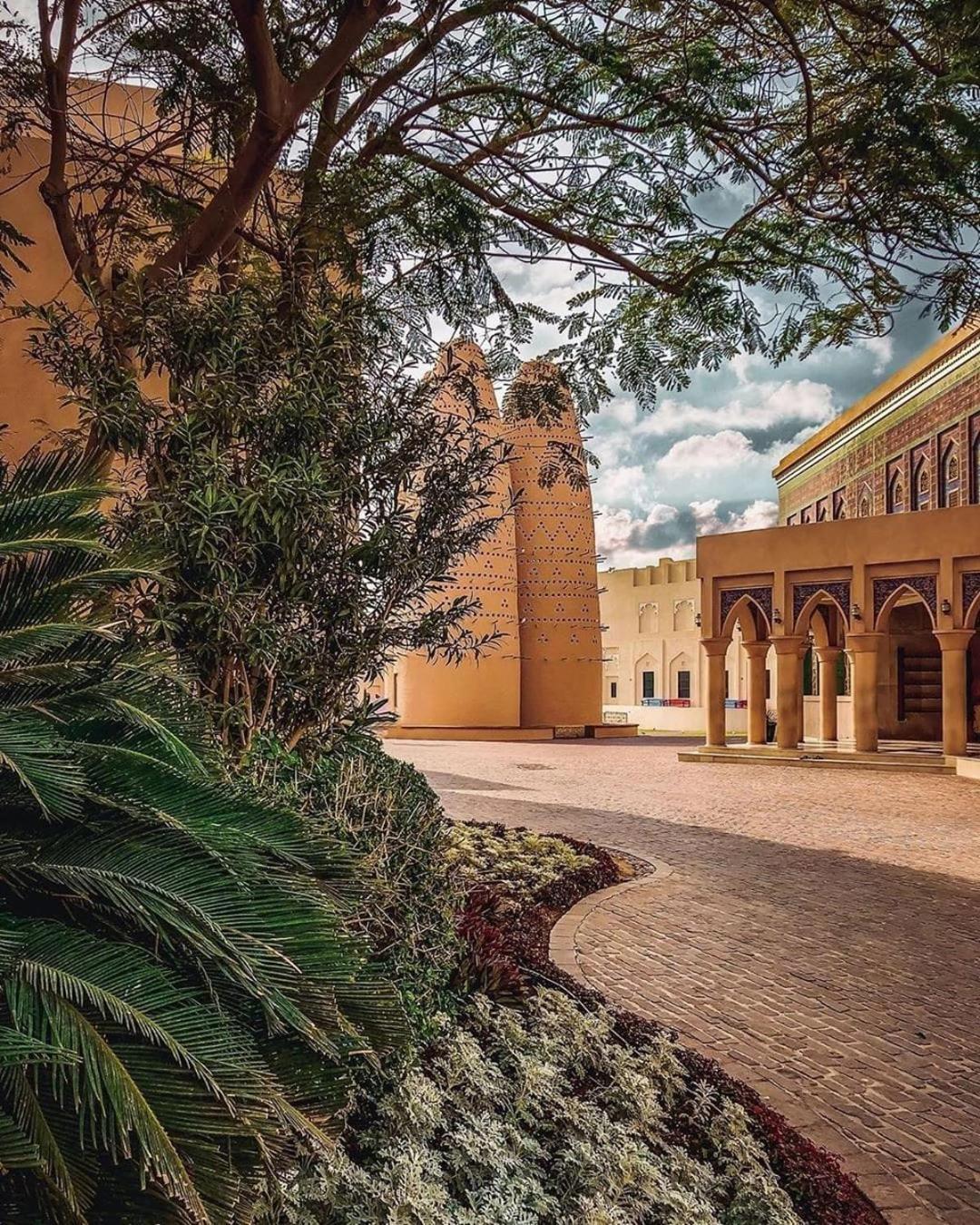 Saraya Palace Hotel Doha Exterior photo